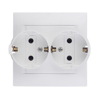 Розетка с рамкой Simon 15 1590459-030 двойная скрытая установка белая с заземлением