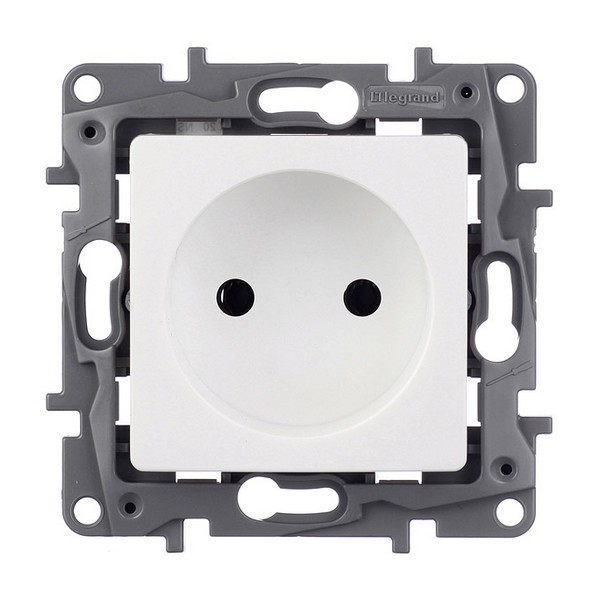Розетка Legrand Etika 672220 скрытая установка белая без заземления